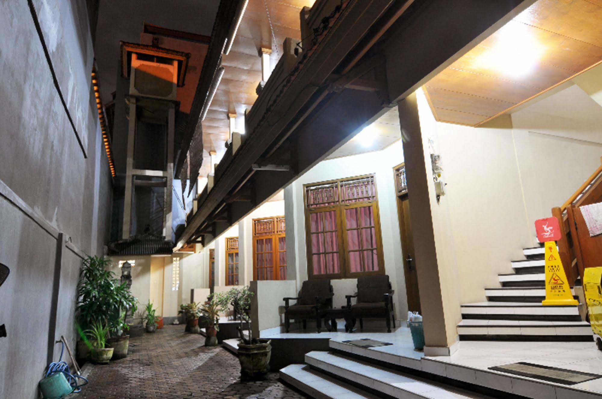 Jesens Inn III Kuta Lombok Exterior foto