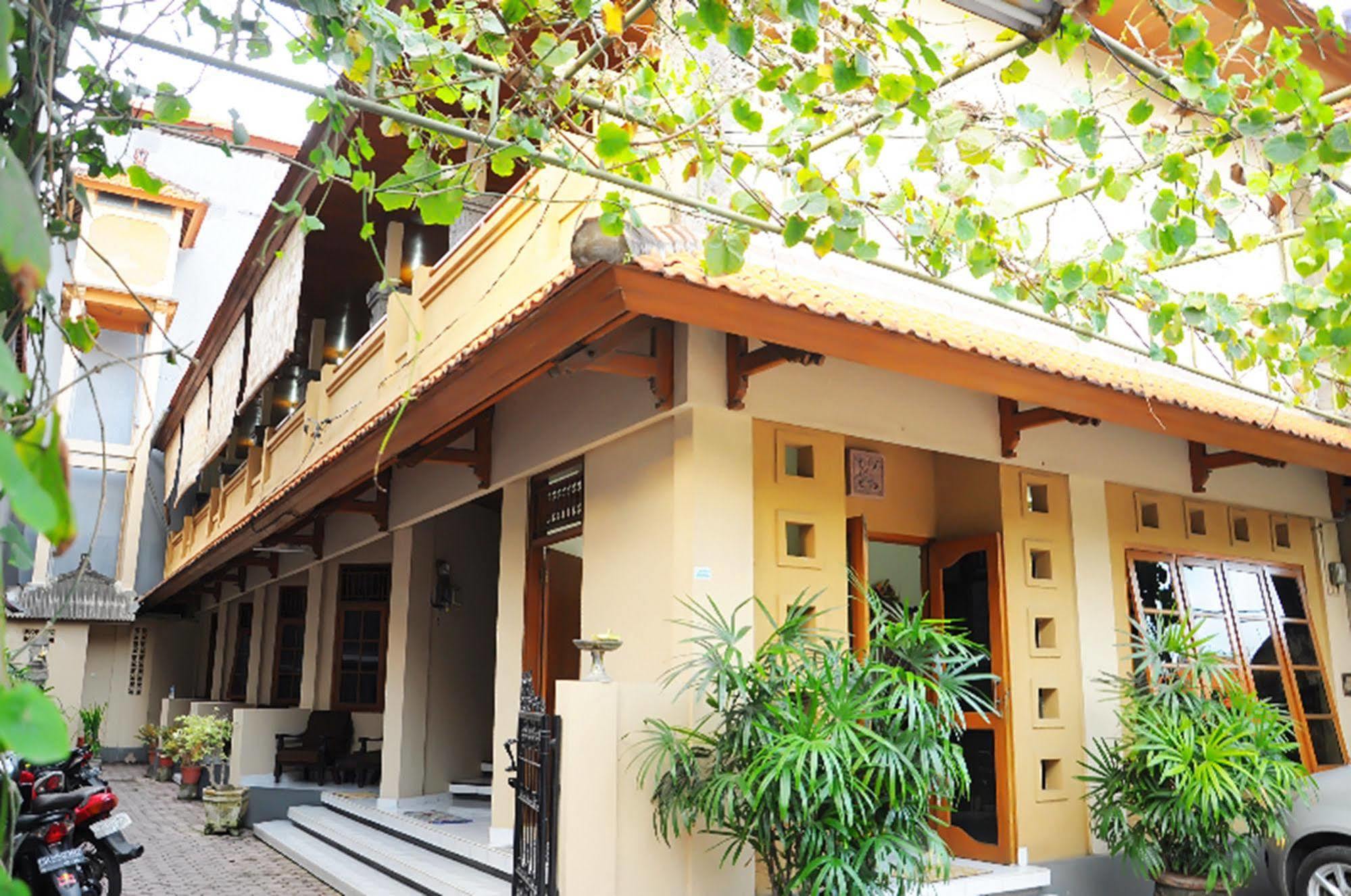 Jesens Inn III Kuta Lombok Exterior foto