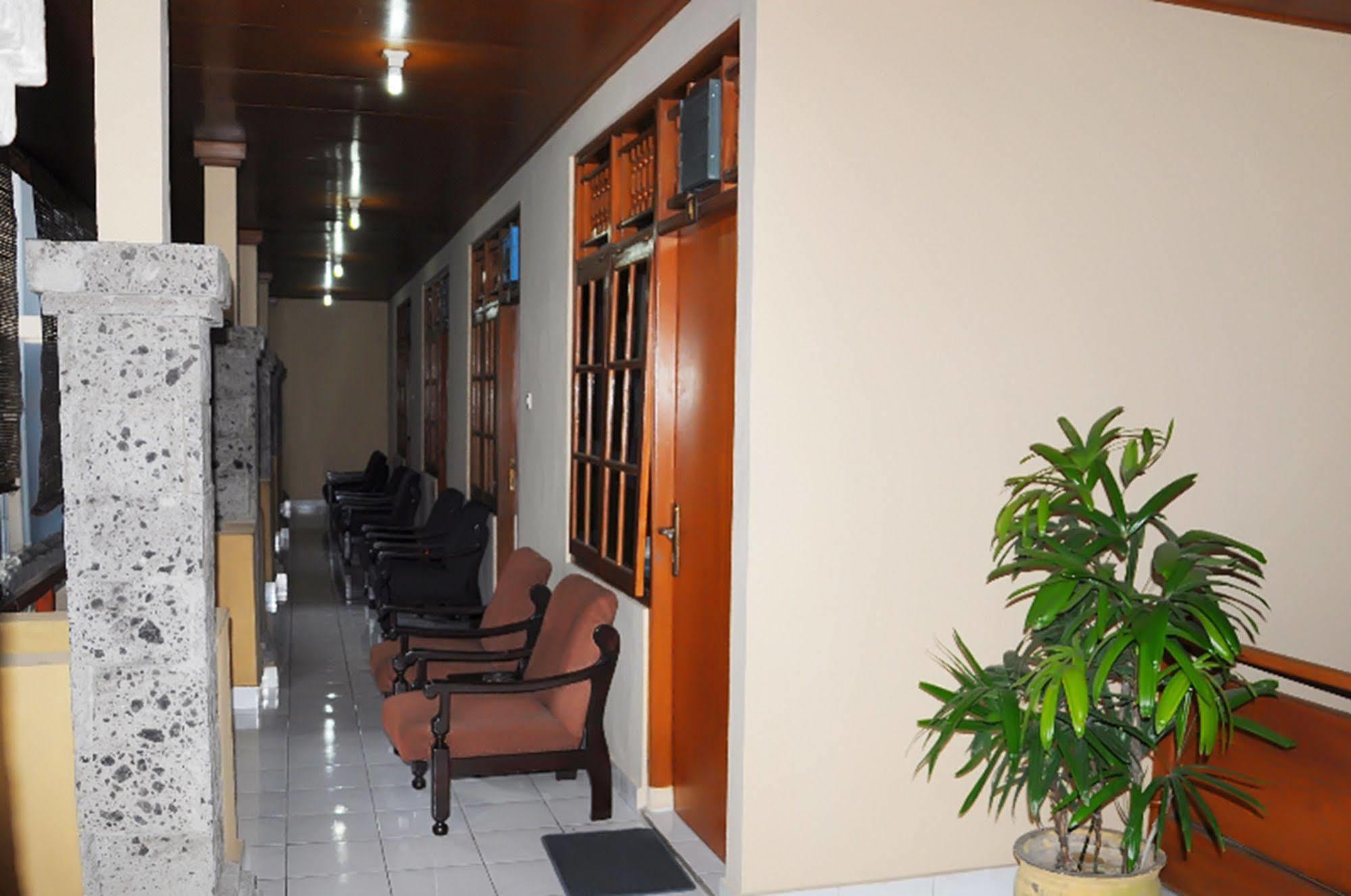 Jesens Inn III Kuta Lombok Exterior foto