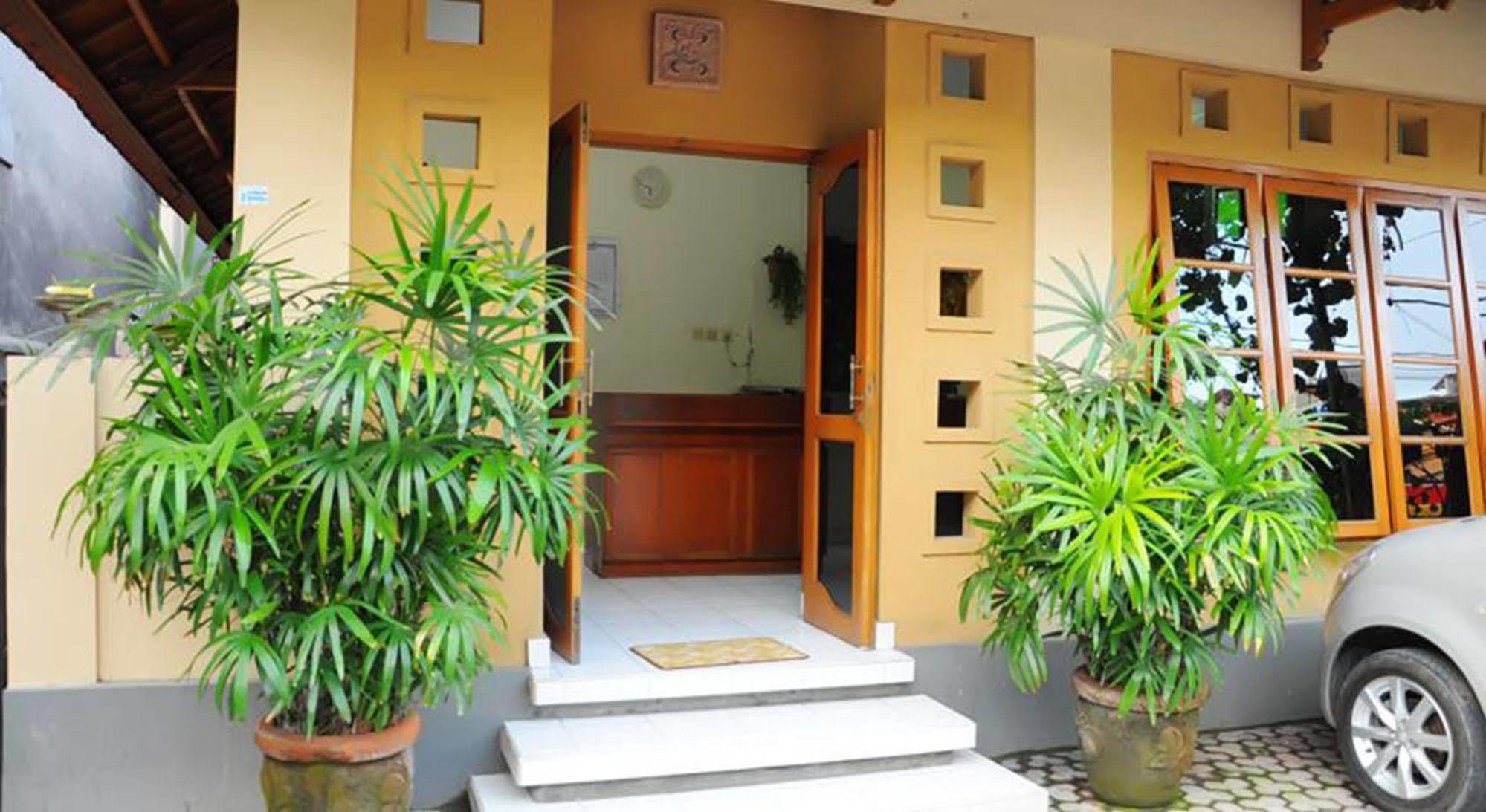 Jesens Inn III Kuta Lombok Exterior foto